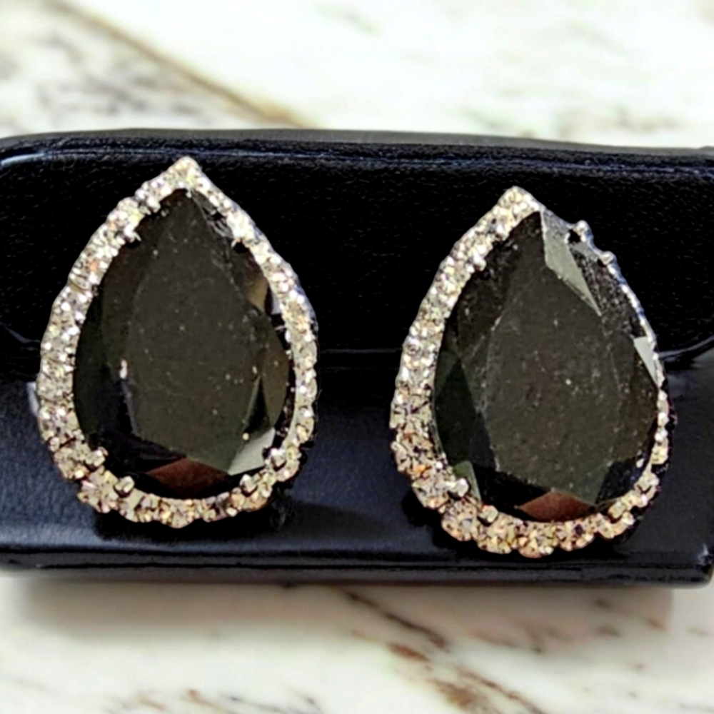 Black teardrop earrings